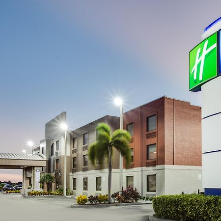 Holiday Inn Express Hotel & Suites Clewiston, An Ihg Hotel Exterior photo